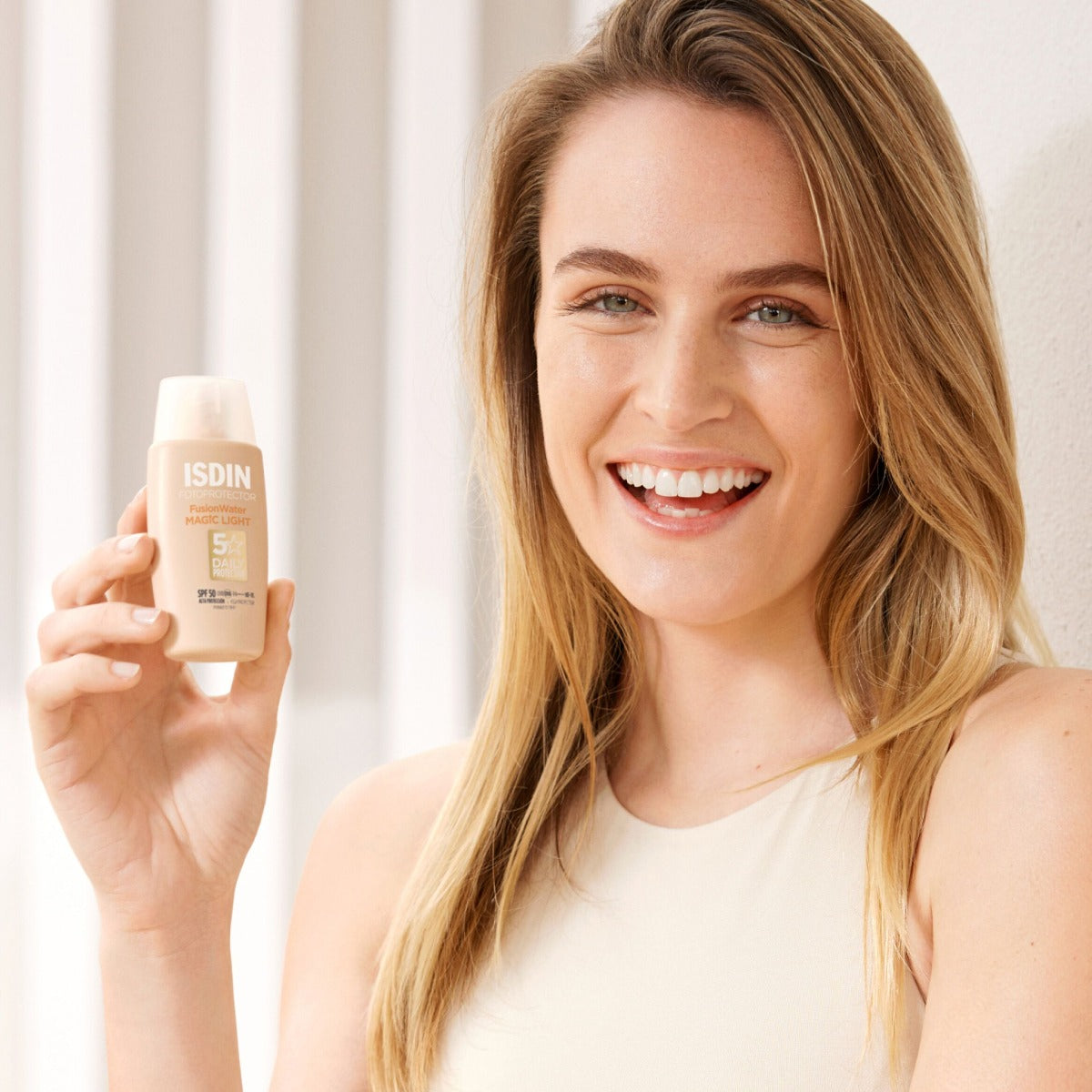Isdin Fotoprotector Fusion Water Magic Light SPF50 50ml - Bloqueador