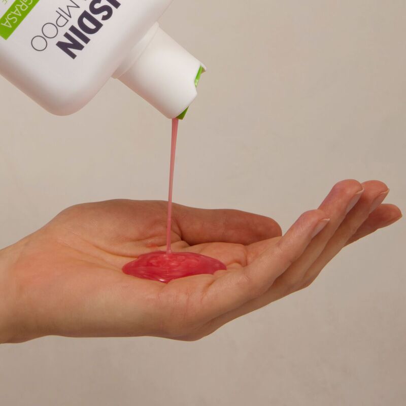 ISDIN NUTRADEICA ANTICASPA GRASA  200ml - Shampoo que reduce la descamación, el picor y el exceso de sebo