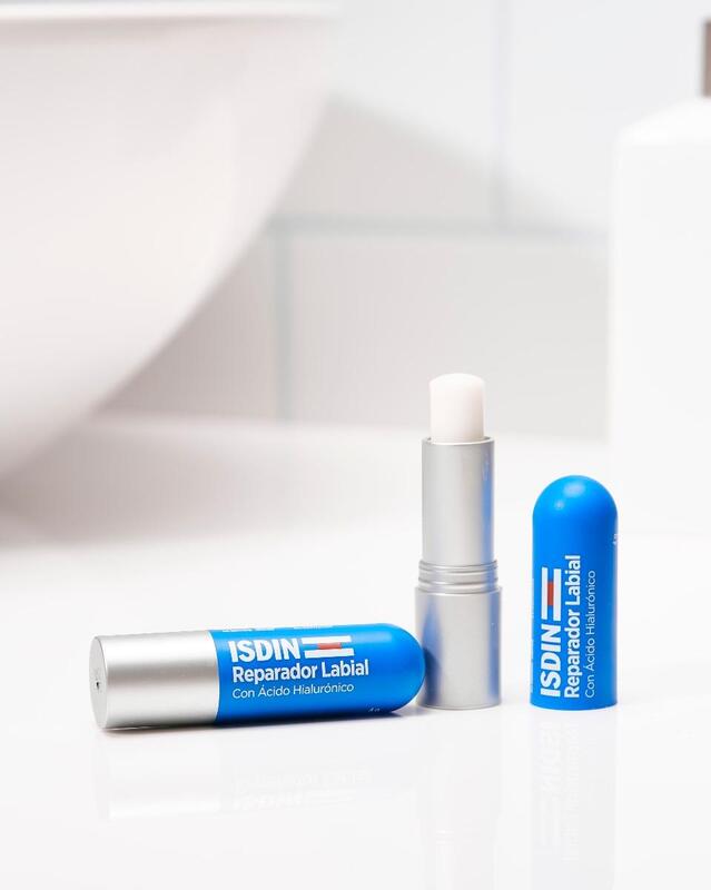 Reparador Labial con Ácido Hialurónico ISDIN Barra 4 gr 